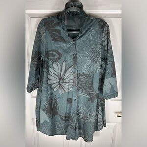 Elegant Floral Button-Down Shirt in Gray